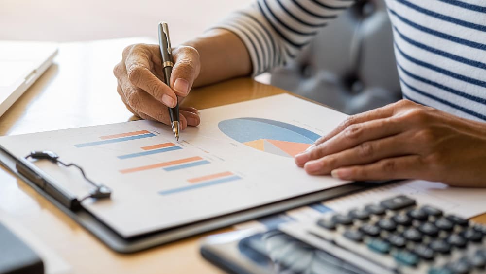 Analyzing financial chart document